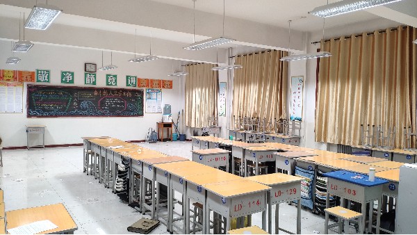 近視超6億上熱搜！教室照明改造只是“新燈換舊燈”？