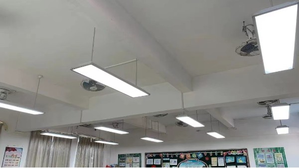 教室智慧護眼照明保護學生視力