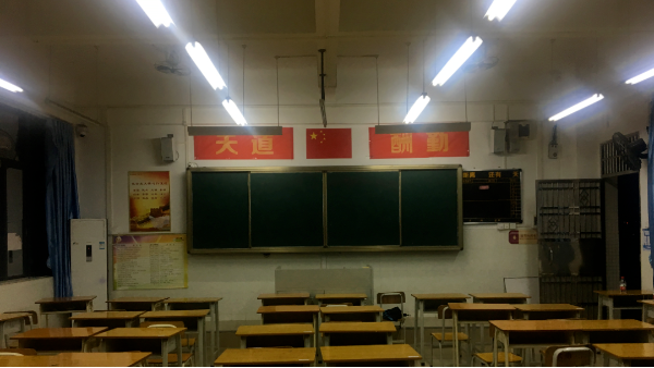 如何通過(guò)LED教室護(hù)眼燈具？做好青少年的近視防控